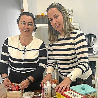 Araceli Y Mirella Medios
